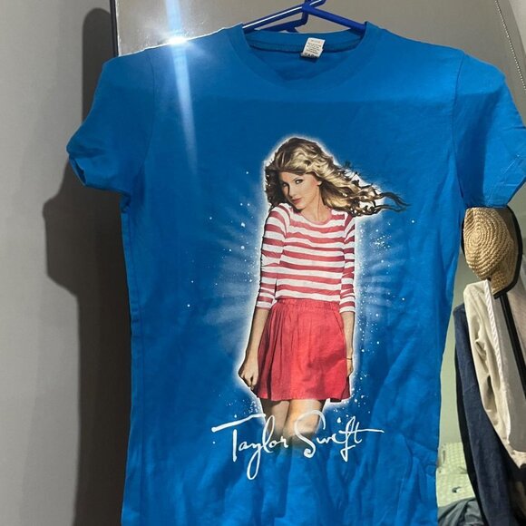 Taylor Swift Speak Now Tour Shirt - Picture 1 of 2
